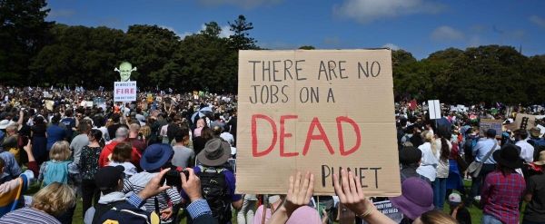 Des centaines de milliers d'élèves lancent une grève mondiale pour le climat