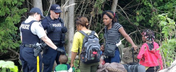 Très peu de migrants irréguliers ont été refusés à cause de leurs antécédents criminels