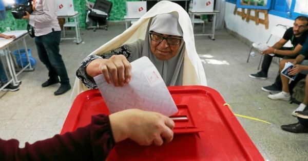 Législatives en Tunisie. Ennahdha et le parti de Karoui revendiquent chacun la victoire