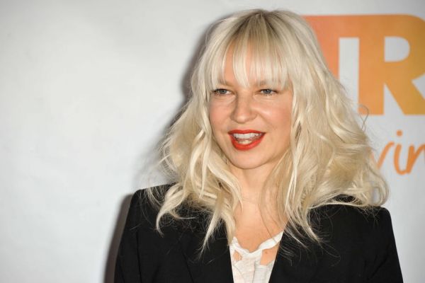 Syndrome d'Elhers-Danlos : de quoi souffre la chanteuse Sia ?