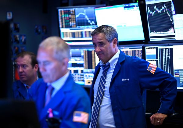 Wall Street ouvre en baisse, anxieuse avant les négociations commerciales