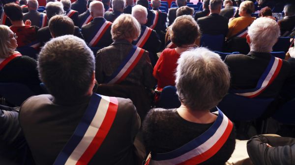 Les Français plébiscitent leurs maires