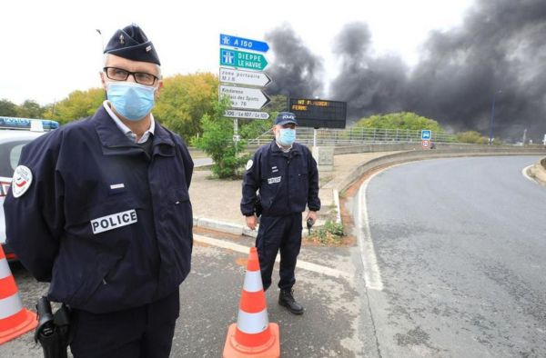 Lubrizol : des policiers intervenus déposent plainte, inquiets pour leur santé
