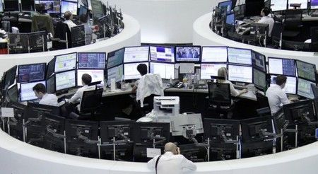 Francfort finit dans le vert (Dax:+1,04%)