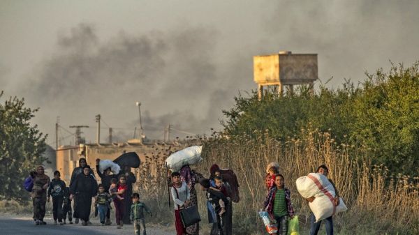EN DIRECT - Syrie : les Kurdes affirment avoir repoussé l'offensive turque, deux djihadistes sous contrôle américain