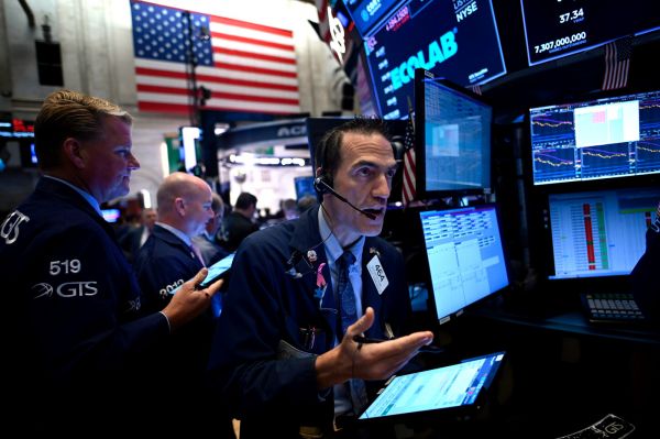 Wall Street se raffermit à l'ouverture des négociations Chine-USA
