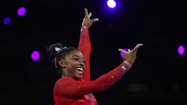 Biles égale le record de médailles mondiales