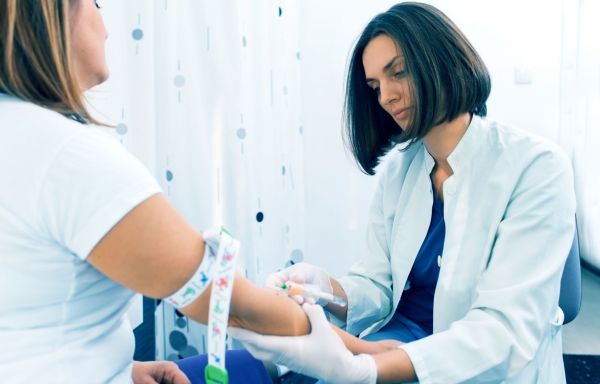 Le salaire des superinfirmières doit grimper avec leurs responsabilités, dit la FIQ