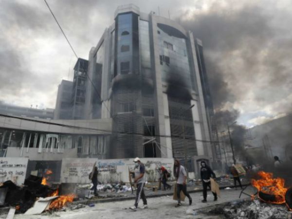 Equateur : la situation s’aggrave avec l’incendie dimanche de plusieurs bâtiments publics