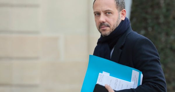 "Il faut un pilotage national de l'adoption", estime Adrien Taquet