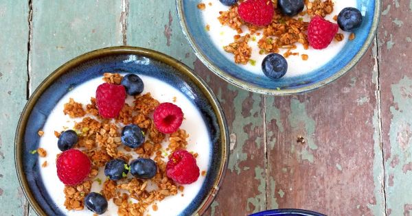 Panna Cotta au lait de coco, Granola et fruits rouges