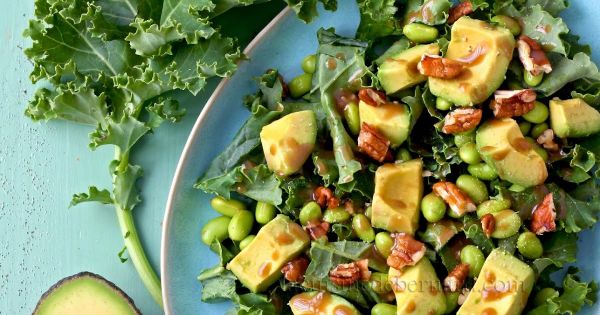 Salade de chou kale, edamame et avocat