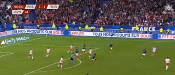 Audiences Prime: Les Bleus sur M6 leaders à 7 millions - Le téléfilm de TF1 à 4 millions - La spéciale "Crimes" sur NRJ12 devant TMC