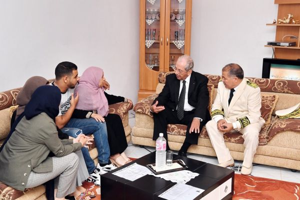 Ennaceur rend visite à la famille du martyr Faouzi Houimli (Vidéo)