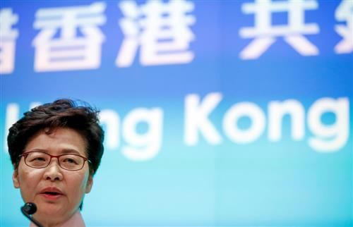 A Hong Kong, la cheffe de l'exécutif huée pendant son discours de politique générale