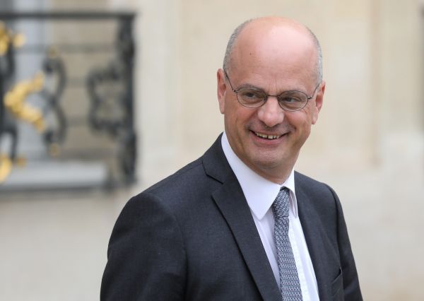 Voile: malgré la mise au point de Philippe, la polémique se poursuit