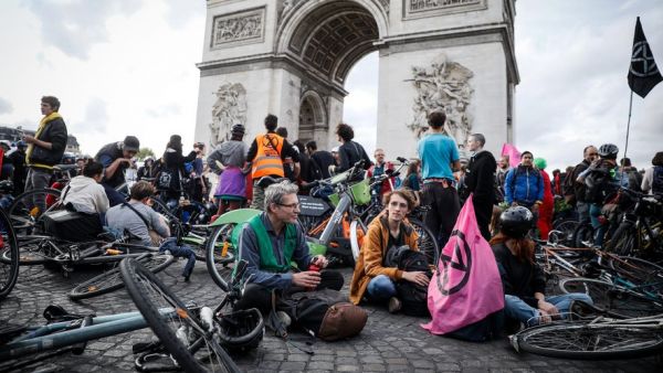Extinction Rebellion rémunère-t-il ces activistes écologistes "qui créent le désordre" ?
