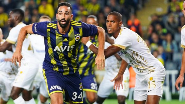Vidéo : Adil Rami réagit vivement à la polémique sur son salut militaire sur Instagram