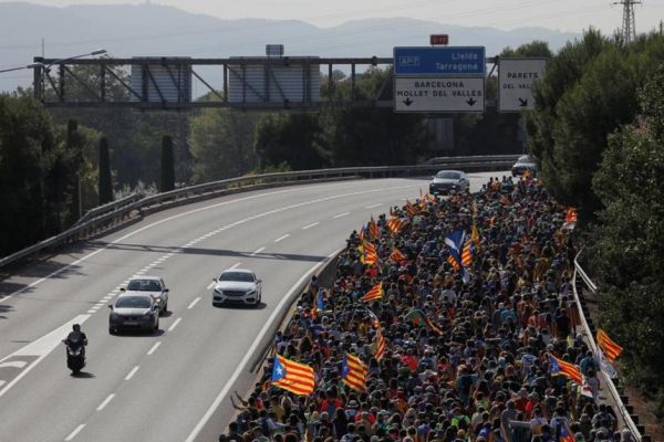 Les séparatistes catalans "marchent” sur Barcelone