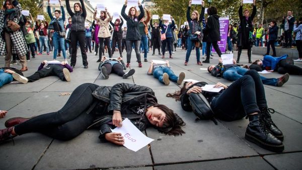 Paris : plusieurs actions fortes menées pour dénoncer les féminicides