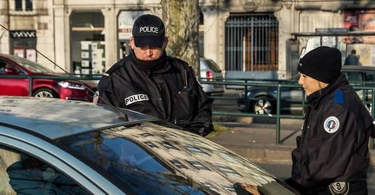 Elle reçoit des amendes alors que c'est la police qui roule avec sa voiture