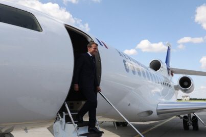 Macron à Mayotte : les pompiers n'assureront pas la sécurité de l'avion présidentiel