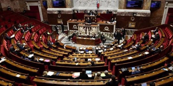Soins des demandeurs d'asile : l'Assemblée vote le délai de trois mois de carence, hors soins d'urgence