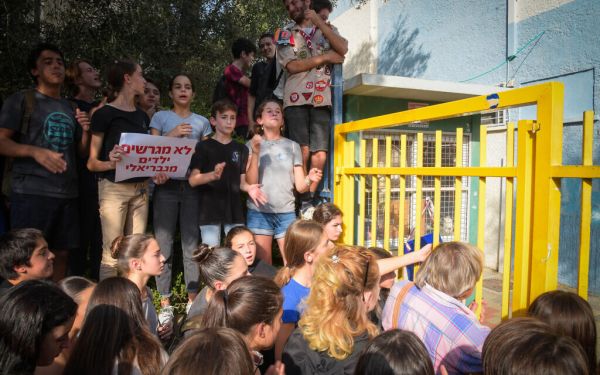 Manifestation à Tel Aviv contre l’arrestation d’enfants de migrants