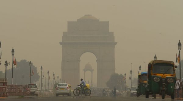 VIDEO. Dans la pollution de Delhi, les femmes enceintes s'inquiètent