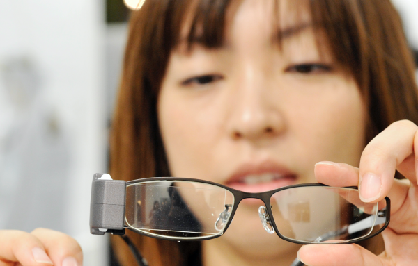 Japon : des entreprises interdisent aux femmes de porter des lunettes