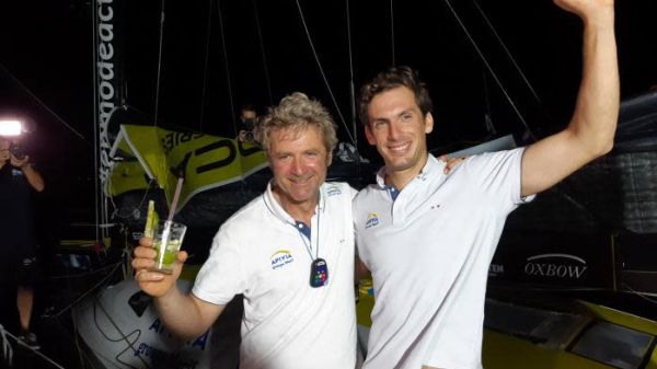 "On ne pouvait pas rêver mieux" : Charlie Dalin et Yann Eliès remportent la Transat Jacques Vabre