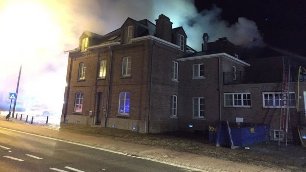 "Bien joué mais trop tôt": l'incendie volontaire au futur centre d'asile à Bilzen a été applaudi. "Une limite franchie"