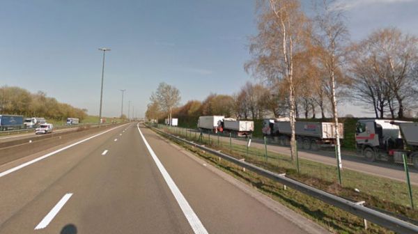 En Belgique: Collision mortelle sur l'E411 à Libramont entre une voiture et un camion
