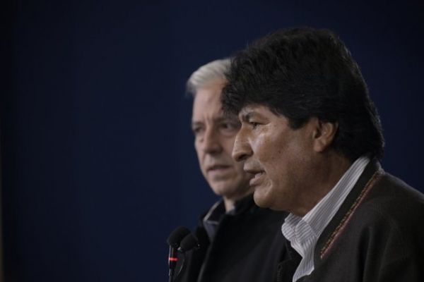 Nouvelle du front du PCF :Pierre laurent a enfin retrouvé le crayon pour signer…