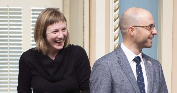 Code vestimentaire chez les élus: que fait-on ailleurs dans le monde?