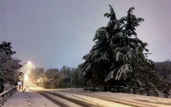 Neige: un mort et 140.000 foyers privés d'électricité dans trois départements