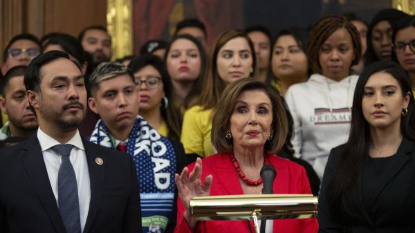 Etats-Unis : Nancy Pelosi accuse pour la première fois Donald Trump de "corruption"