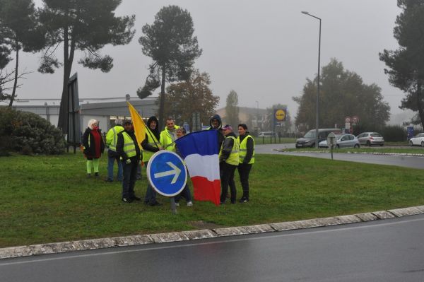 Gironde. Les gilets jaunes reprennent possession du rond-point de l'autoroute A62 à Langon