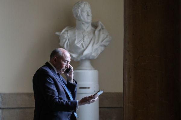 Lyon: conseil municipal tendu pour Gérard Collomb après la publication d'un rapport gênant
