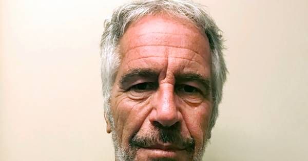 Les deux gardiens de prison qui travaillaient la nuit du suicide d'Epstein arrêtés