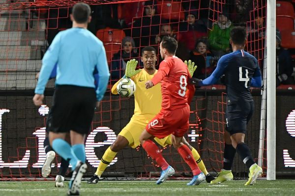 Euro Espoirs: minée par sa défense, la France chute en Suisse (3-1)