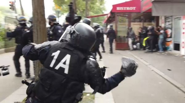 "Gilets jaunes": premier procès d'un policier qui avait lancé un pavé sur des manifestants