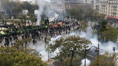 "On a visé la foule, là où il n'y avait pas de danger" : le "gilet jaune" blessé à l'œil samedi témoigne