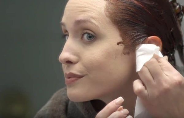 Comment éliminer les traces de coloration sur la peau et les vêtements ?