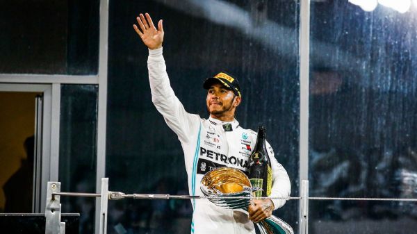 Formule 1 : Lewis Hamilton ne ferme pas la porte à Ferrari