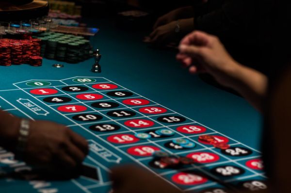 Arnaques dans des casinos en France et en Europe : des suspects interpellés