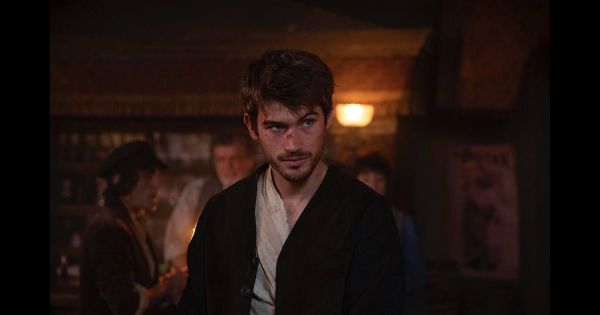 Le Bazar de la charité : Qui est Victor Meutelet, le beau gosse de la série ?