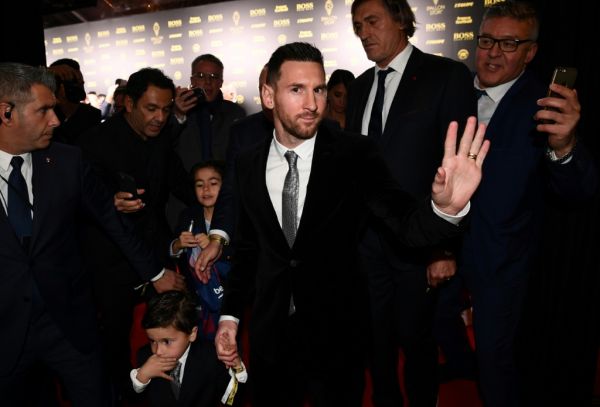 Ballon d'Or : Messi sacré pour la 6e fois, Rapinoe succède à Hegerberg