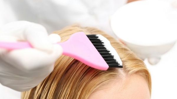 La coloration des cheveux augmenterait les risques de développer un cancer du sein