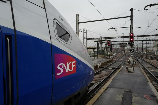Grève générale : TGV, RER, métro, bus, avion... Les prévisions de trafic